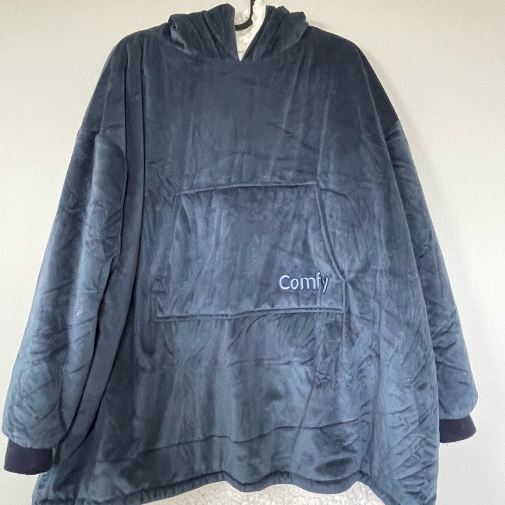 the Comfy Oversized Hoodie Blanket.
Youth Size. Blue